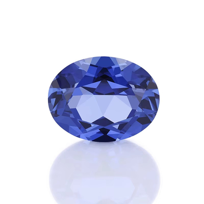 In het laboratorium geteelde blauwe saffier edelstenen in verschillende vormen en maten voor sieraden