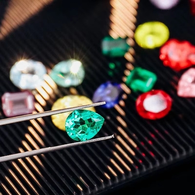 Laboratorium Groeid Jedi Bloed gekleurde Ruby Oval Briljante Snijding Gecertificeerd Laboratorium Gemaakt Ruby