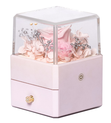De Juwelendoos Ring Box With Flower Inside 115X115X110mm van de harsbloem