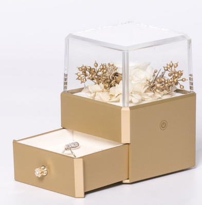 De Juwelendoos Ring Box With Flower Inside 115X115X110mm van de harsbloem
